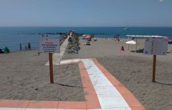 Ostia, una passerella per rendere il mare accessibile a tutti