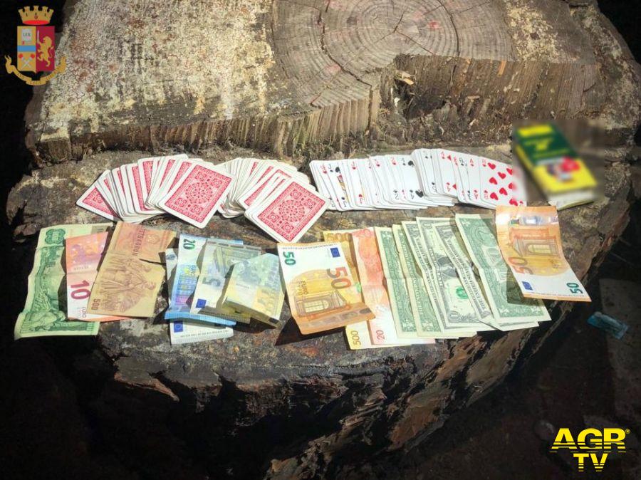 Gioco d'azzardo in strada, denunciati sette filippini Gioco d'azzardo in strada, denunciati sette filippini
