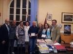 Targa ricordo consegnata ai giovani Targa ricordo consegnata ai giovani