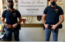 Commissariato Colombo. Servizio straordinario di controllo del territorio. Spera di farla franca fornendo false generalità ai poliziotti.