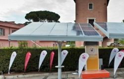 Prime pensiline fotovoltaiche per la ricarica delle auto elettriche