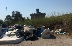 Ostia, Tor San Michele assediata dai rifiuti