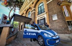 Voleva i soldi per la droga, il padre rifiuta e lui sfascia la casa,arrestato per maltrattamenti
