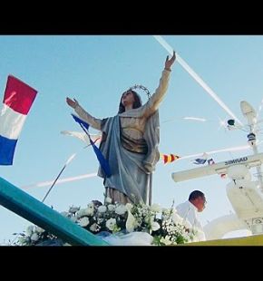 Fiumicino, processione a mare dell'Assunta, migliaia di fedeli presenti