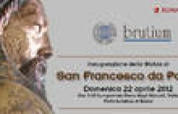 Una statua di San Francesco al porto turistico di Roma