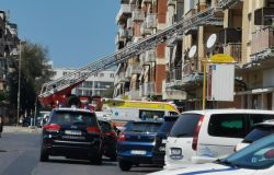 Ostia, barricato in casa, minaccia di far saltare tutto, bloccato dopo una trattativa di 12 ore
