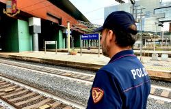 Non indossa la mascherina sul treno, denunciato