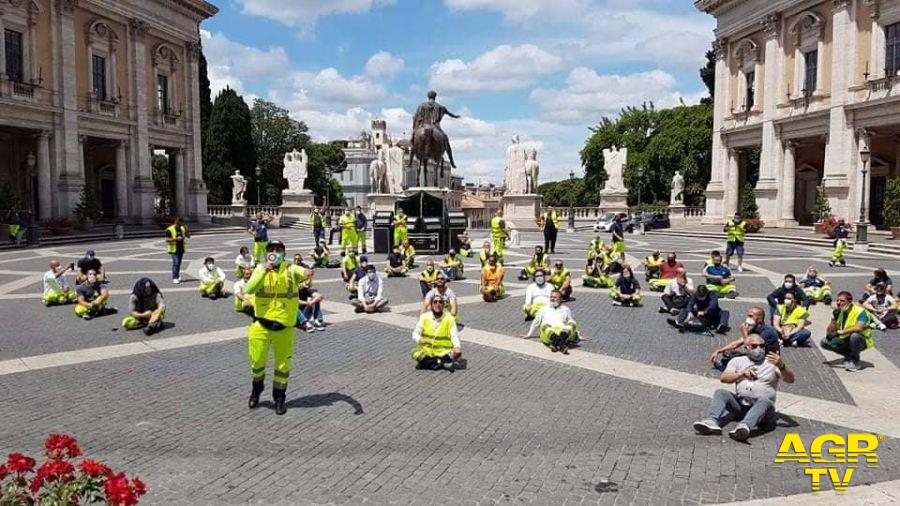 protesta lavoratori in campidoglio