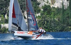 Vela, spettacolo sul lago di Garda per la cento miglia