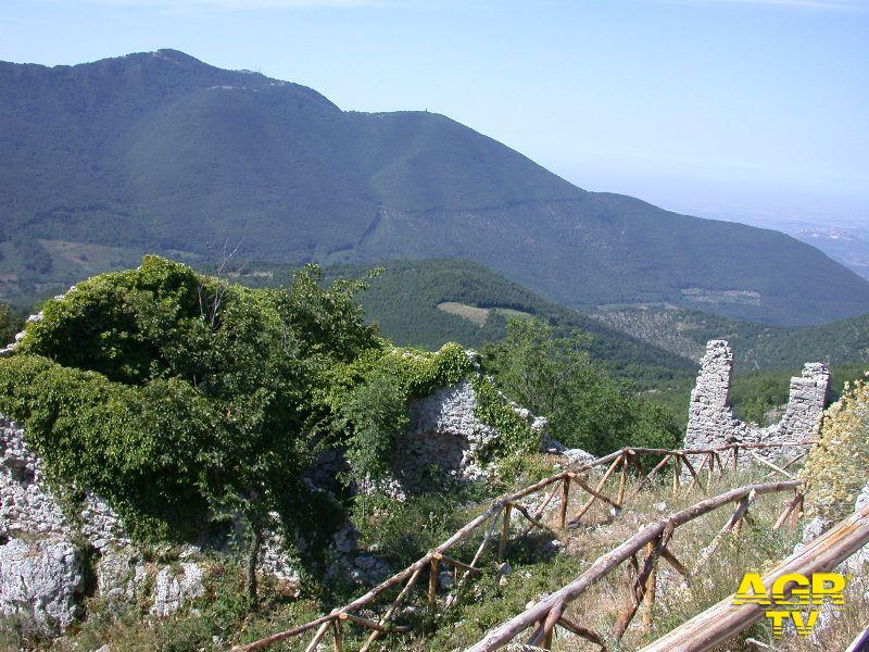 Italia Nostra, spegnete il faro sulla sommità del monte Gennaro