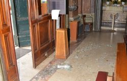 Danneggia la chiesa e minaccia il parroco, denunciato svizzero cinquantenne