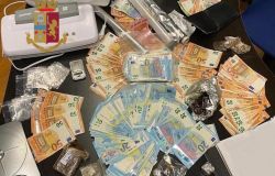 Polizia, preso pusher 24enne, in casa nascondeva droga e soldi
