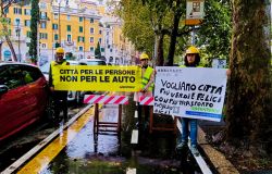 Greenpeace si mobilita a Roma, ripartire dalla mobilità sostenibile