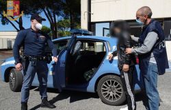 A luglio aveva rapinato una famiglia introducendosi in un appartamento, identificato è stato arrestato