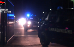 Catania, scoperta una Santabarbara di armi e munizioni in un condominio del quartiere Librino