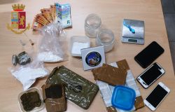 Polizia, blitz nella centrale di spaccio, cinque in manette