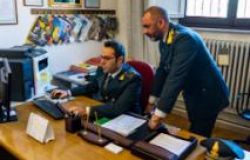 GdF-Firenze-. Evasione per oltre 1,3 milioni di euro e distrazione di beni: sequestrati conti correnti, quote societarie, crediti e auto