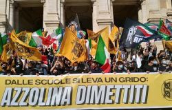 Scuola, studenti di destra in piazza: Azzolina dimettiti