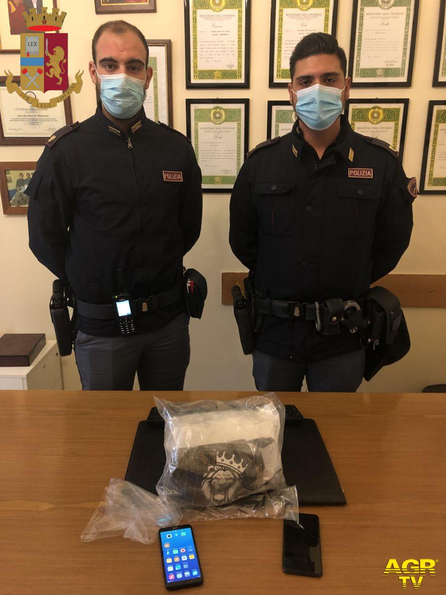 Un chilo di cocaina sotto il seggiolino nell'auto, in manette campano Un chilo di cocaina sotto il seggiolino nell'auto, in manette campano
