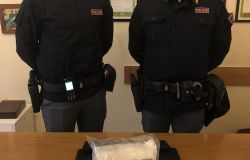 Un chilo di cocaina sotto il seggiolino nell'auto, in manette campano