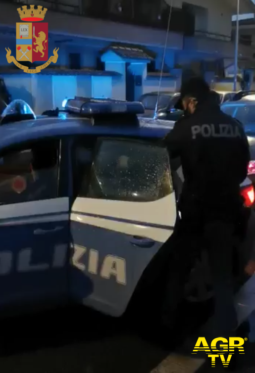 il blitz notturno degli agenti il blitz notturno degli agenti