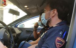 Questura di Firenze, 3 etti e mezzo di hashish e cocaina nascosti dentro il sedile dell’auto: la Polizia di Stato arresta un 35enne marocchino