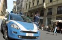 La polizia di Stato li sorprende con addosso un taglierino ed un manganello telescopico in via Fiume