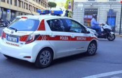Firenze. Disteso sui binari blocca la tramvia, intervento della Polizia Municipale in via Jacopo Da Diacceto
