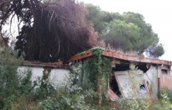 La scuola abbandonata di via mar dei Caraibi, al via la bonifica
