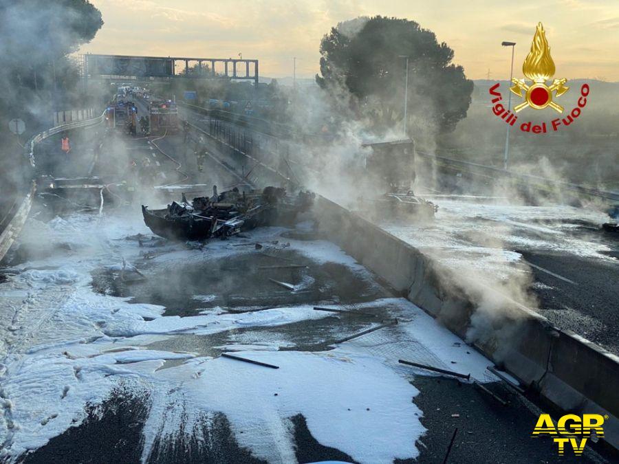 Cisterna in fiamme Fi-Pi-Li Cisterna in fiamme Fi-Pi-Li