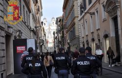 Roma, caccia ai no vax negli alberghi, otto senza certificato verde scovati in un bed&breakfast