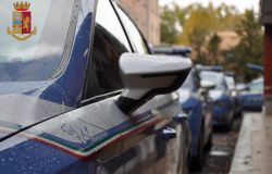 Fa sega a scuola e scompare, la polizia la ritrova al parco...