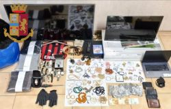 Ostia. Arrestato dagli uomini del X Distretto del Lido di Roma, dopo un rocambolesco inseguimento per le vie della cittadina Ostiense