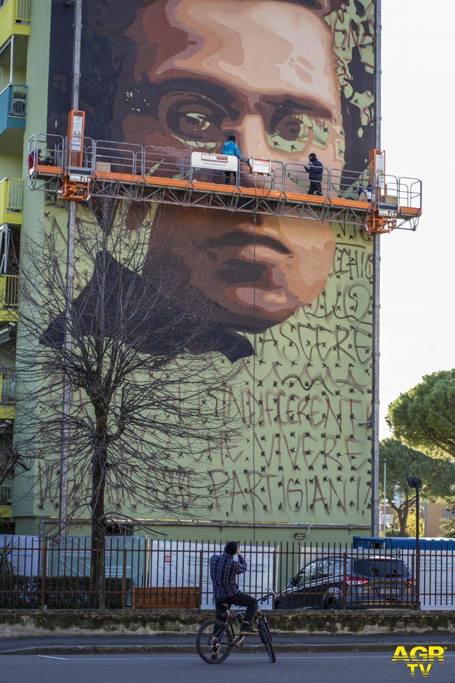 Maxi murale Gramsci a Firenze, lo dipinge Jorit