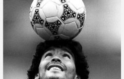 La FIGC dispone un minuto di raccoglimento per onorare la memoria di Diego Armando Maradona