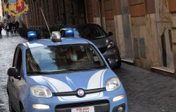 Aggrediscono lo zio con altri due complici per 400 euro, in manette due Bangladesh