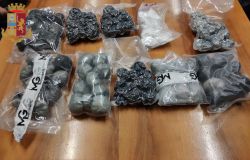 Droga nascosta in macchina due arresti a Roma
