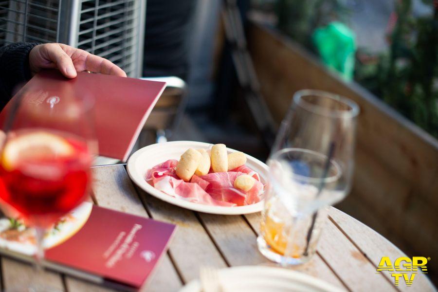 Roma, aperitivo a casa con il prosciutto San Daniele