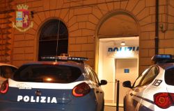 Tenta di violentarla, un amico cerca di difenderla e viene aggredito, la polizia arresta il responsabile