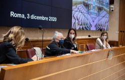 Tutta la verità di Claretta Petacci, prima di tutto, una donna
