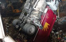 Si ribalta autocompattatore, tragedia sfiorata a Malagrotta