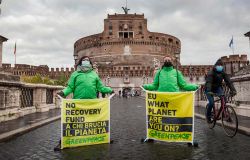 Greenpeace lancia la sfida: recovery plan, i fondi a tutela della salute, diritti, educazione e ambiente