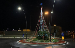 Fiumicino, sul lungomare si accende l'albero di Natale