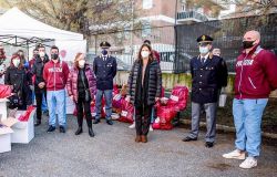 Salvamamme e Fiamme Oro Rugby della Polizia di Stato insieme per un Natale con amore e in sicurezza