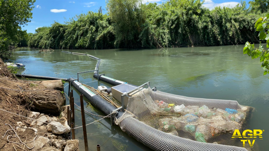 Roma, degrado, abbandono e incuria della Spiaggia Tiberis a Ponte Marconi e Tiberis 2 tra Ponte Sisto e Ponte Mazzini Roma, degrado, abbandono e incuria della Spiaggia Tiberis a Ponte Marconi e Tiberis 2 tra Ponte Sisto e Ponte Mazzini