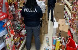 Polizia, altro maxi sequestro sul litorale, 480 kg di fuochi pirotecnici a Fiumicino