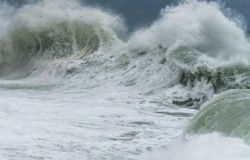 Mareggiata di Marina di Massa, la Regione non ha mai smesso di contrastare l’erosione costiera