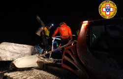 Gran Sasso, cinque sciatori escursionisti salvati dal soccorso alpino con il gatto delle nevi a Campo Imperatore