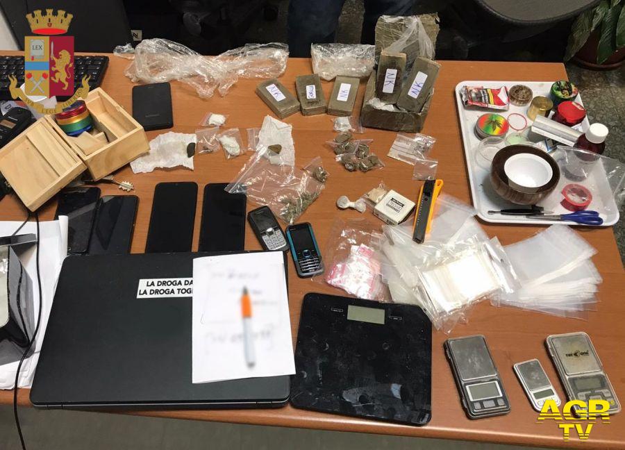 Drive in alla cocaina, i clienti acquistavano le dosi in auto, sette in manette