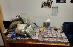 Maxi sequestro di droga a Roma: un quintale di hashish, 5 kg. di marjuana e mezzo kg. di cocaina